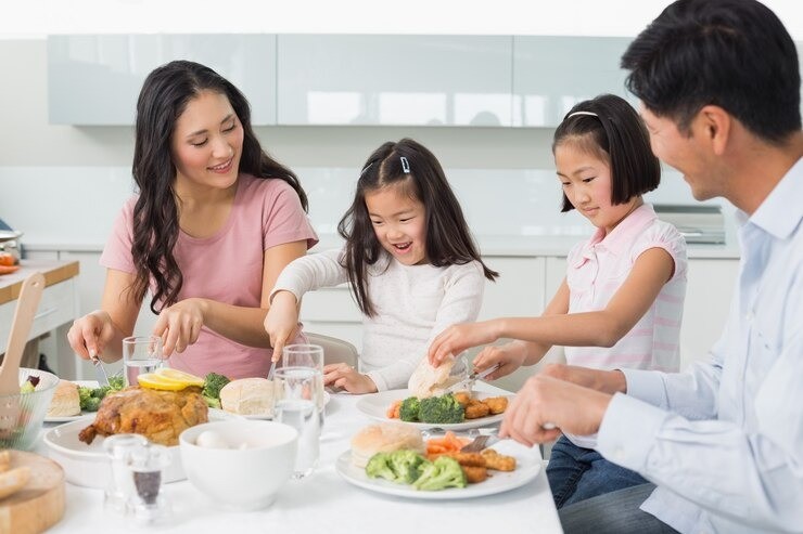 mindful eating, cara makan sehat, pola makan ibu muda, tips makan sadar, pencernaan sehat, kebiasaan makan sehat, cara mengatasi emotional eating, pola makan keluarga, mindful eating untuk ibu, gaya hidup sehat bunda